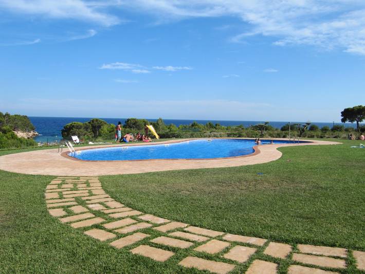 Gîte pour 6 personnes, avec terrasse ainsi que vue et piscine à Calafat - 2