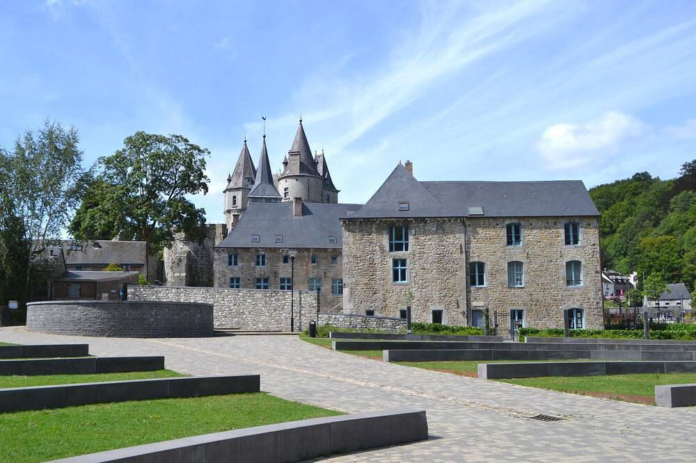 Les Roques Apartments in historical Monastery with Mountain View in Durbuy, Provincia de Luxemburgo
