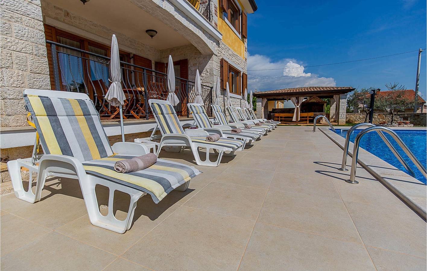 Reizende 2-Zimmer-Wohnung mit Pool in der Nähe von Musalez – ideal für einen erholsamen Kurzurlaub in Grad Poreč, Porec und Umgebung