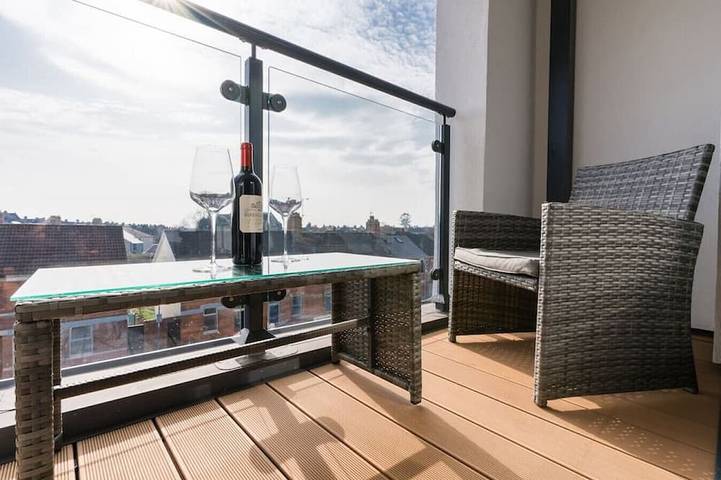 Apartment for 6 people, with garden and balcony in Penarth