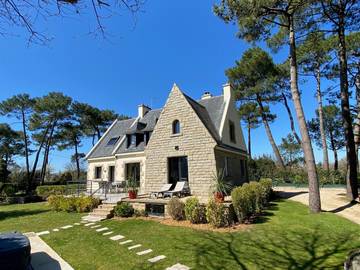 Gîte pour 11 personnes, avec jacuzzi ainsi que terrasse et jardin à Erdeven