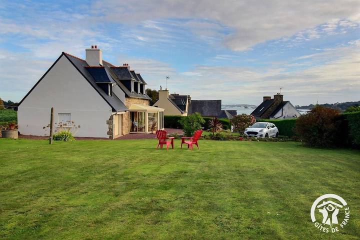 Maison de vacances pour 6 personnes, avec jardin à Lanmodez