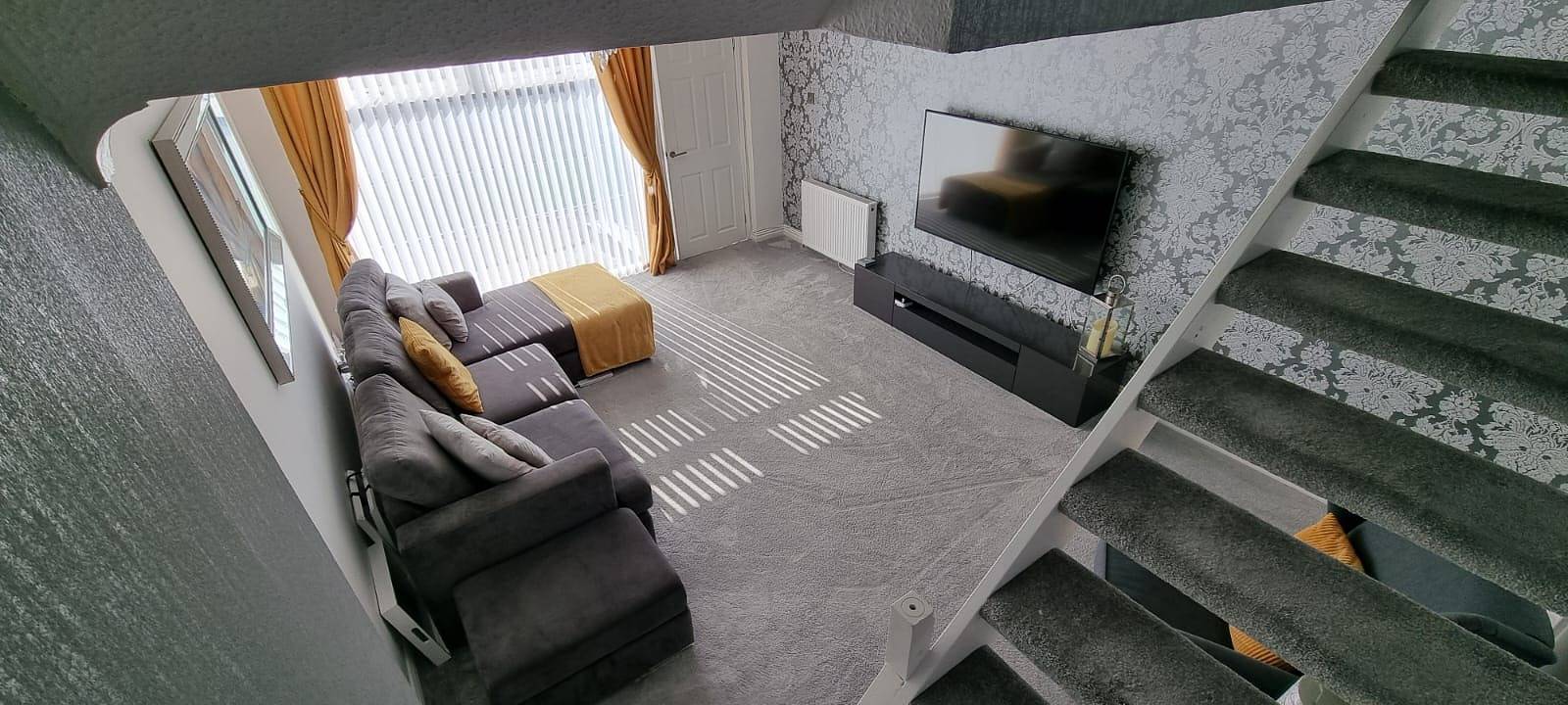 Beautiful 2 bed house, close to M74 and Strathclyde Park in North Lanarkshire