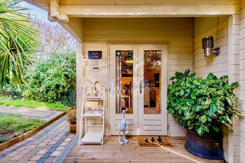 Ganze Wohnung, Lodge-Luxus-Ensuite mit Dusche-Gartenblick in Pyecombe, West Sussex