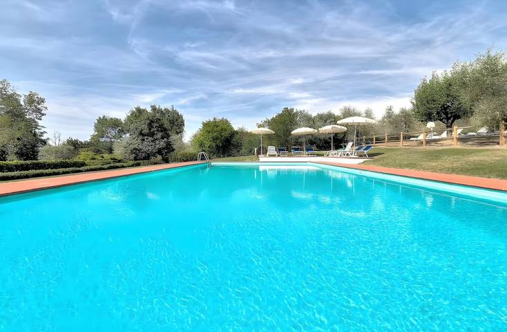 Location de vacances pour 30 personnes, avec Jardin à Montespertoli