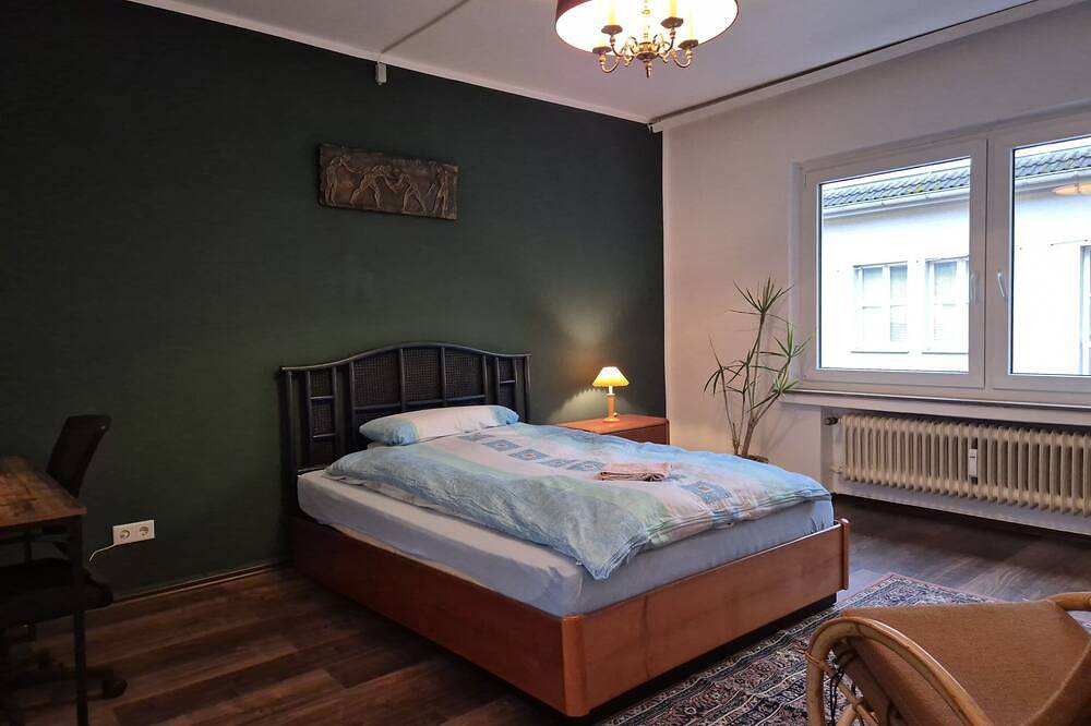 Ganze Wohnung, Klassisches Apartment mit künstlerischem Touch in Wuppertal, Bergisches Land