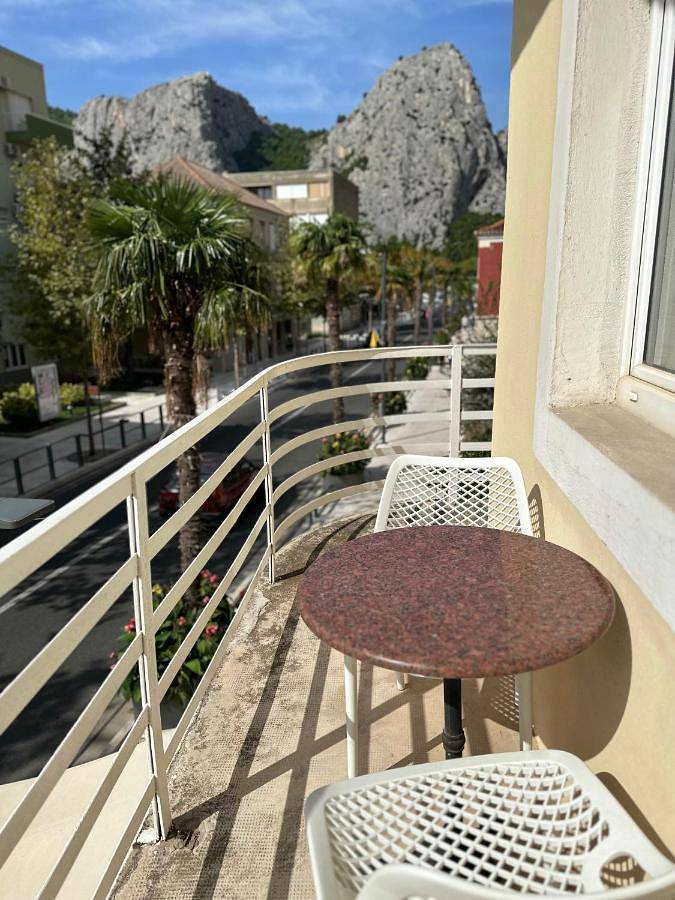 Deluxe Double Room with Extra Bed in Omiš (Dalmatia), Omiš