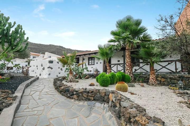 Gîte pour 4 personnes, avec jardin et vue dans Tamaimo