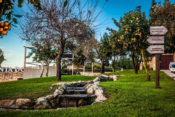 Location de vacances pour 2 personnes, avec piscine et jardin ainsi que vue et terrasse dans Rendufe - 4