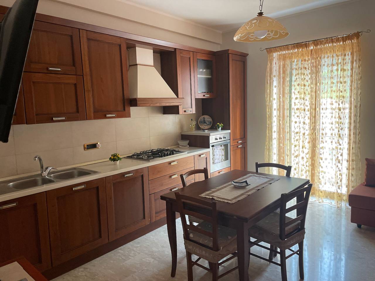 Entire apartment, Apartment 'Ce Tour - La Casa del Limone di Nonni' with Mountain View, Wi-Fi and Air Conditioning in Cetara, Amalfi Coast