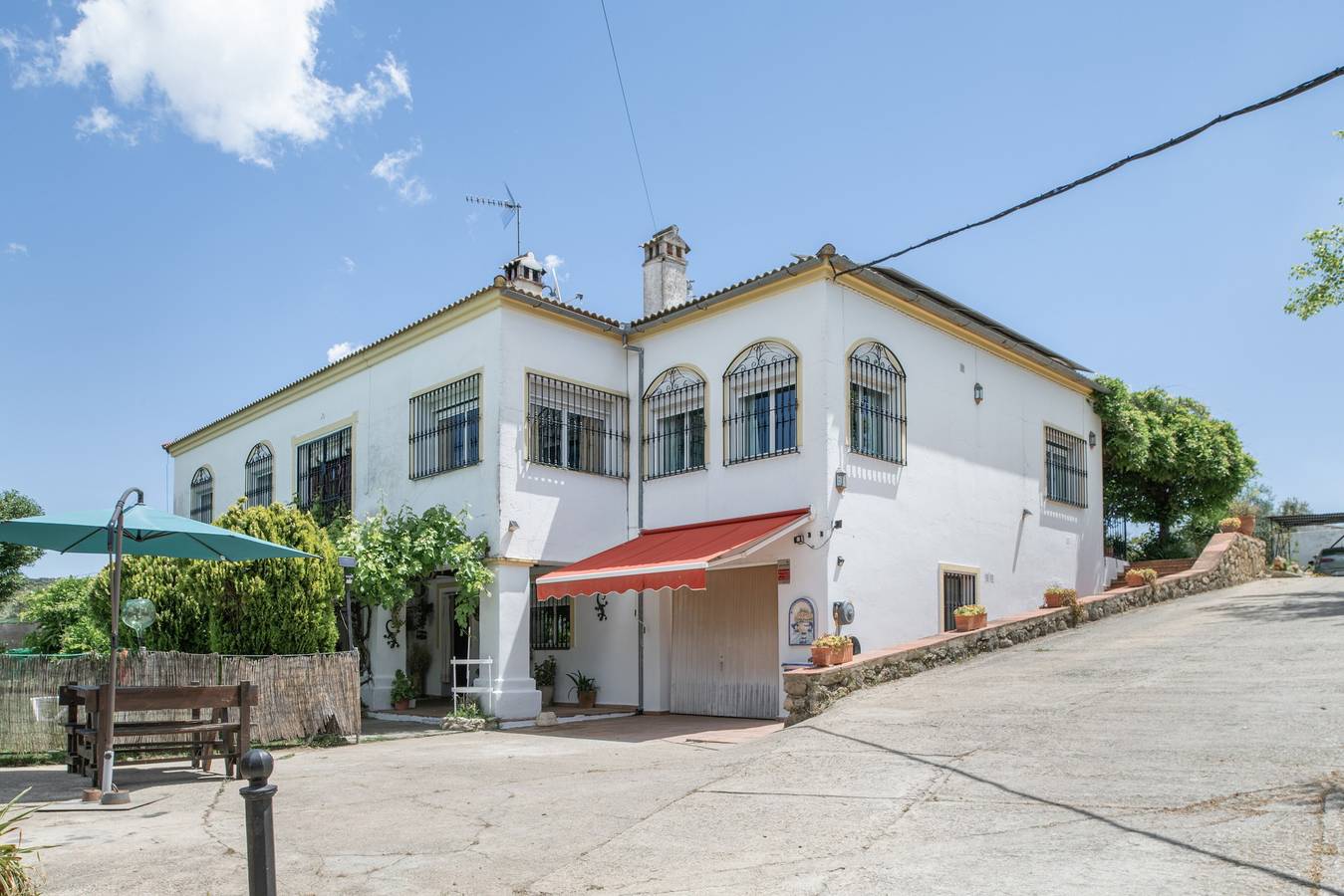 Casa Rural Cantarrana: gran casa de rural con piscina, wifi, aire acondicionado y un entorno idílico in Arriate, Provincia de Málaga