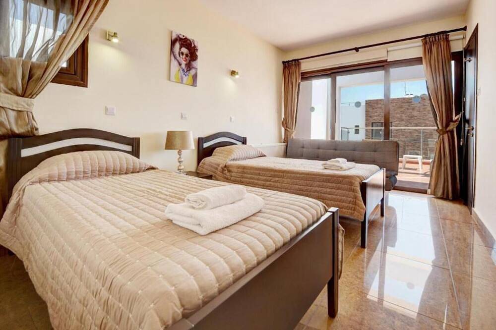 Fabulous Sea view Villa with big luxury Jacuzzi in Protaras, Protaras Villa 1676 in Protaras, Chipre Sur