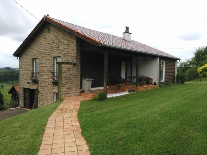 Location de vacances pour 7 personnes, avec piscine ainsi que vue et jardin dans Virton - 2