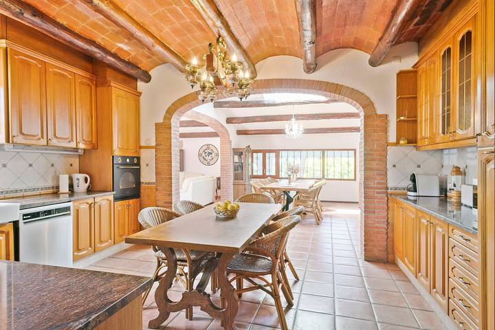 Villa 'Masia Luxmarspa' with mountain views, Wi-Fi and air conditioning in Tordera, Costa del Maresme
