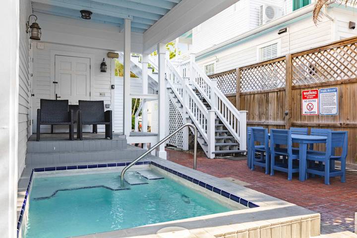 Location de vacances pour 8 personnes, avec balcon ainsi que jardin et piscine, adapté aux familles à Key West - 2