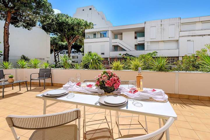 Gîte pour 4 personnes, avec terrasse dans Office De Tourisme La Grande Motte