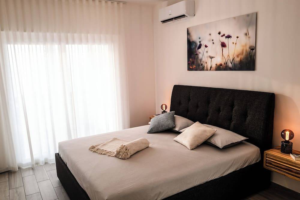 Entire apartment, Exclusive apartment with sea view, two bedrooms and private parking space. in Capo d'Orlando, Messina Province
