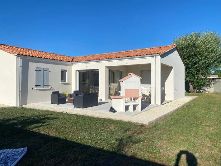 Location de vacances pour 6 personnes, avec Terrasse ainsi que Jardin et Vue à Grézac