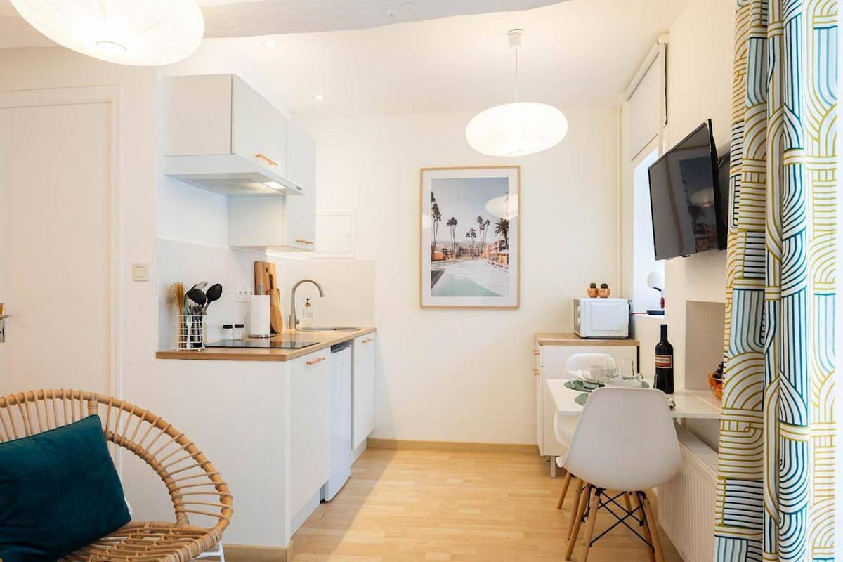 Appartement entier, Le Palm Spring - studio cosy en centre-ville in Fougères, Fougères-Vitré