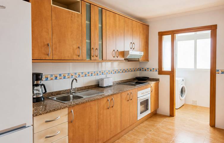 Entire holiday apartment, Charming Sea-View Apartment with Pool, Wi-Fi, and Beach Access in Los Miradores del Puerto, San Javier