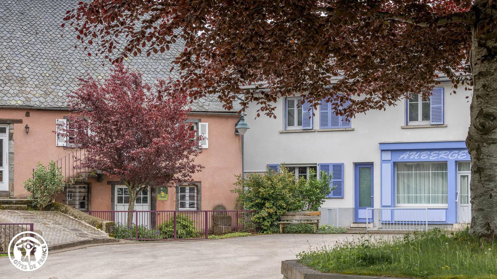 L'Auberge + Entre Lacs et Volcans in Vernines, Regionaler Naturpark Volcans d'Auvergne