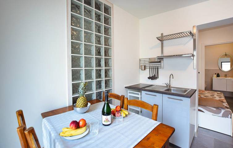 Ganze Ferienwohnung, Gemütliches Apartment in der Nähe von Green Beach mit WiFi, AC & Terrasse in Sottomarina, Chioggia