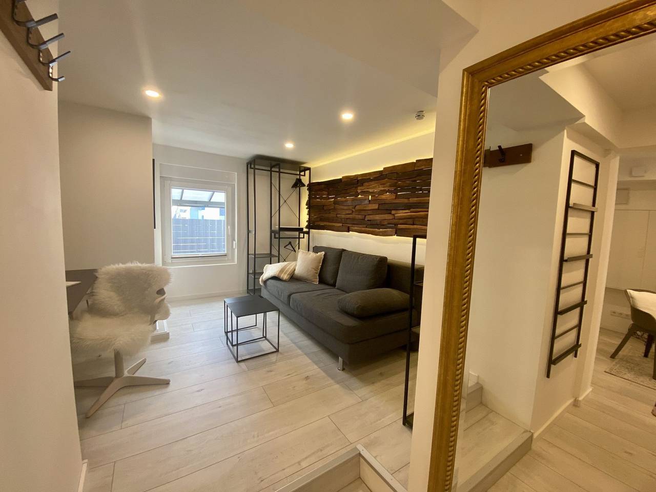 Ganze Wohnung, Ferienwohnung 'Nele' mit Bergblick, privater Terrasse und Wi-Fi in Plettenberg, Märkischer Kreis