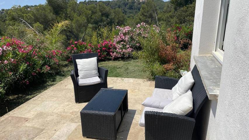 Maison d’hôte pour 6 personnes, avec vue ainsi que terrasse et piscine à Sanary-sur-Mer - 2