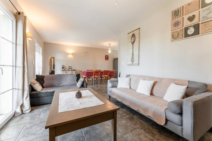 Casa vacanze "Gîte Genêt - Villa Cassandra" con piscina condivisa, Wi-Fi e aria condizionata in Tavel, Nimes e dintorni