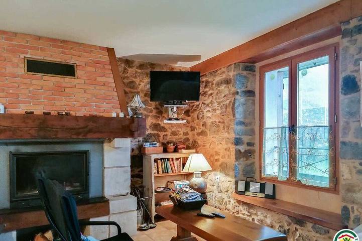 Gîte pour 6 personnes, avec jardin à Razecueillé