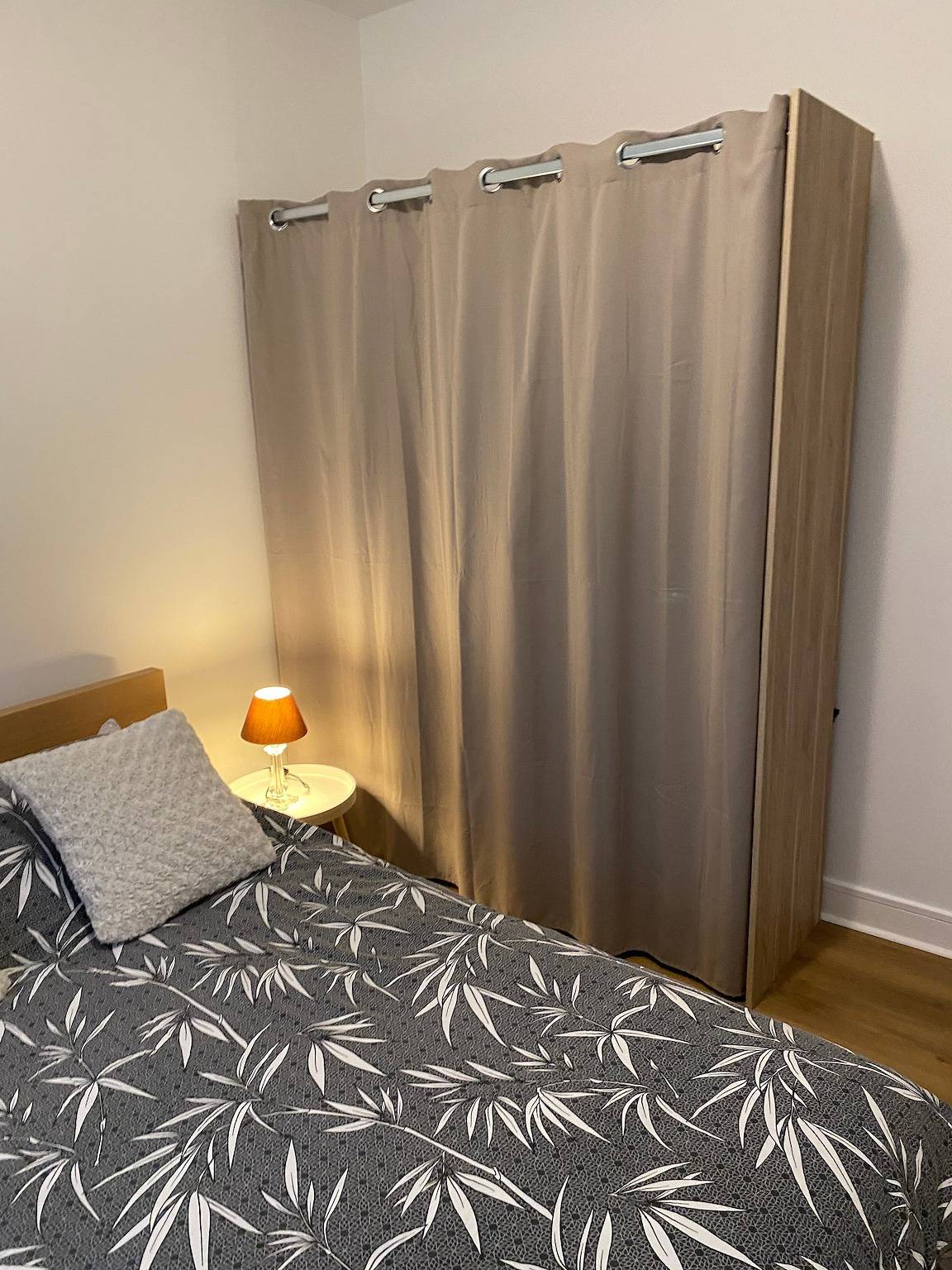 Entire apartment, Apartment 'Au Sunrise T4' with Balcony and Wi-Fi in Angoulême, Charente