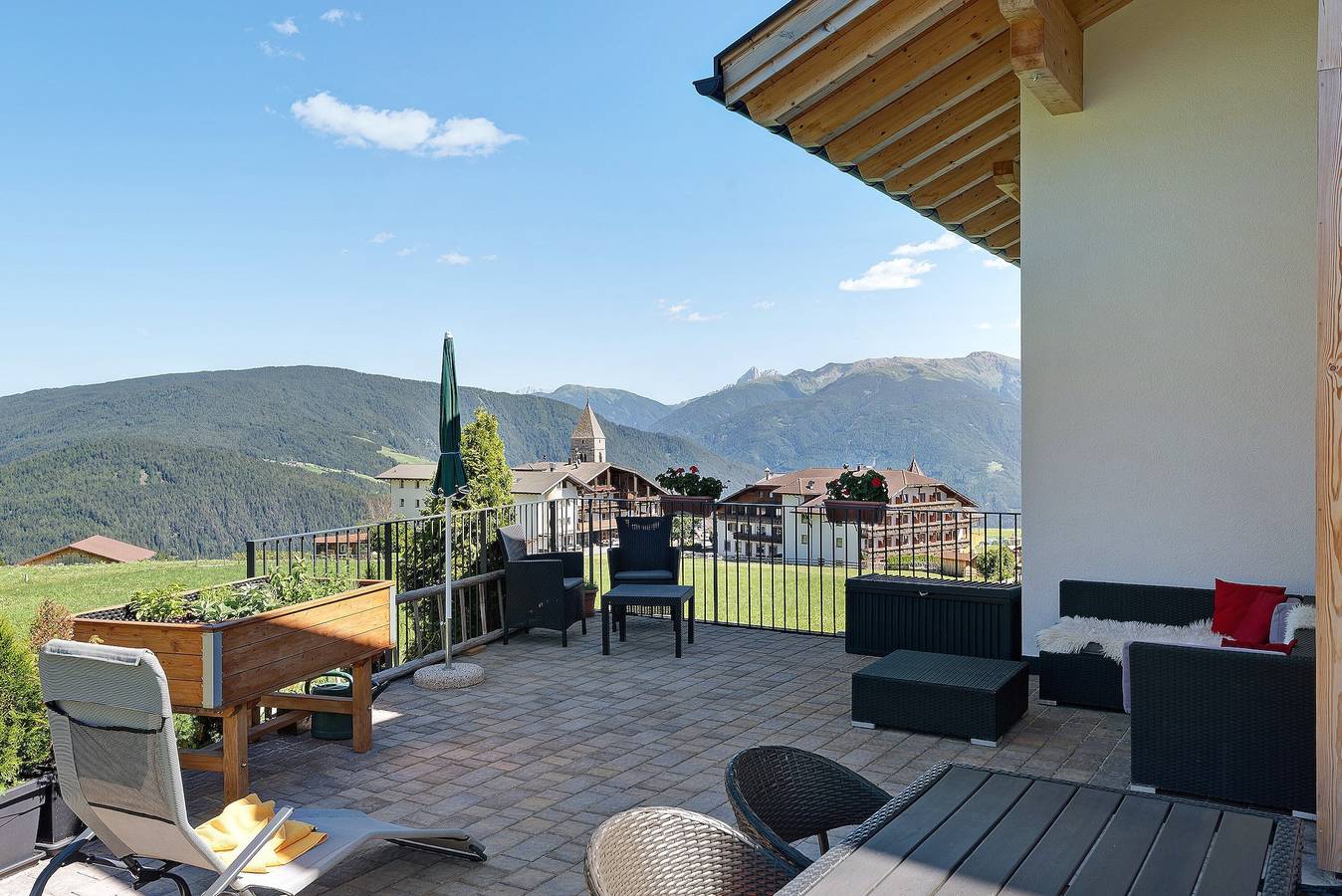 Ganze Wohnung, Ferienwohnung 'Living Lerchna - Schöne Aussicht 2' mit Bergblick, Balkonen und Wlan in Meransen, Mühlbach