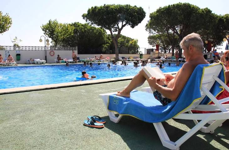 Camping für 5 Personen, mit Terrasse und Pool sowie Ausblick in Costa Barcelona