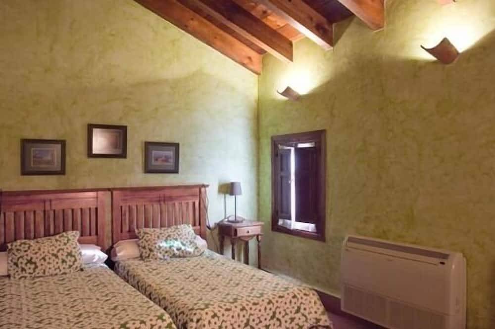 Casa rural (alquiler íntegro) Vallehermoso para 12 personas in San Carlos del Valle, Provincia de Ciudad Real