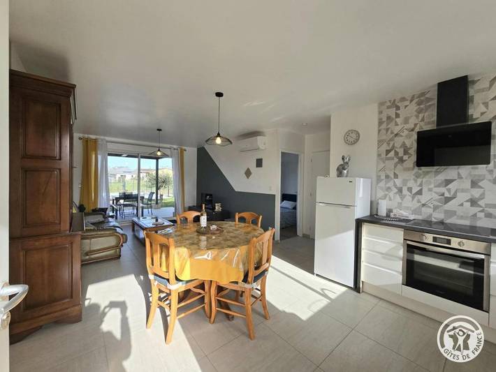 Maison de campagne pour 2 personnes, avec Terrasse ainsi que Jardin et Piscine à Saint-Laurent-des-Hommes