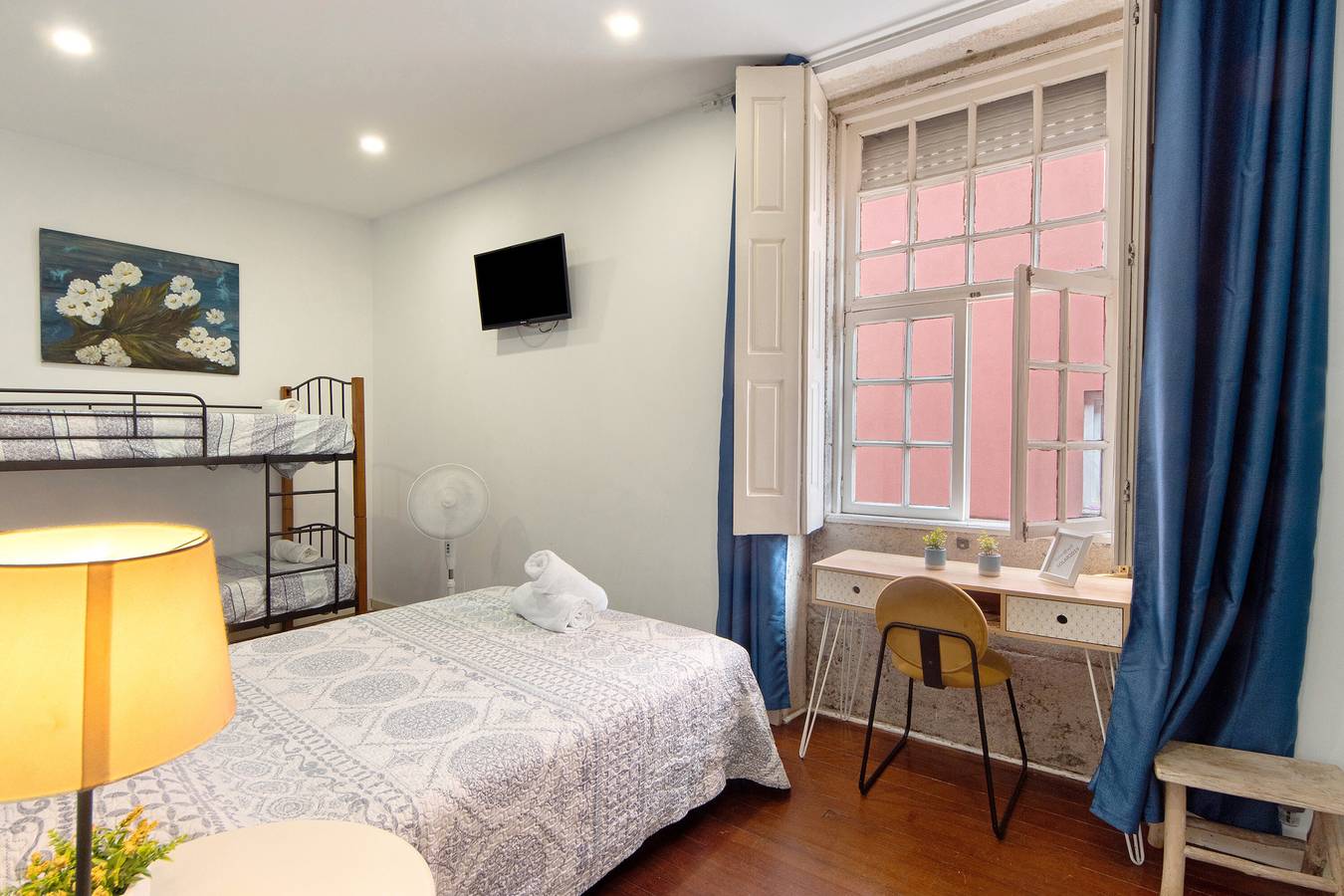 Zimmer 'Quadruplo' mit Gemeinschaftsgarten und Wlan in Porto, Porto Distrikt