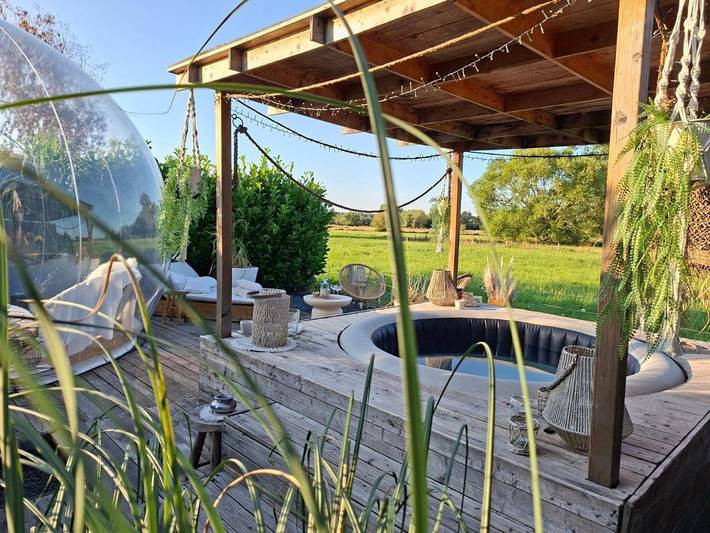Chambre d’hôte pour 2 personnes, avec Jacuzzi et Terrasse ainsi que Jardin et Vue