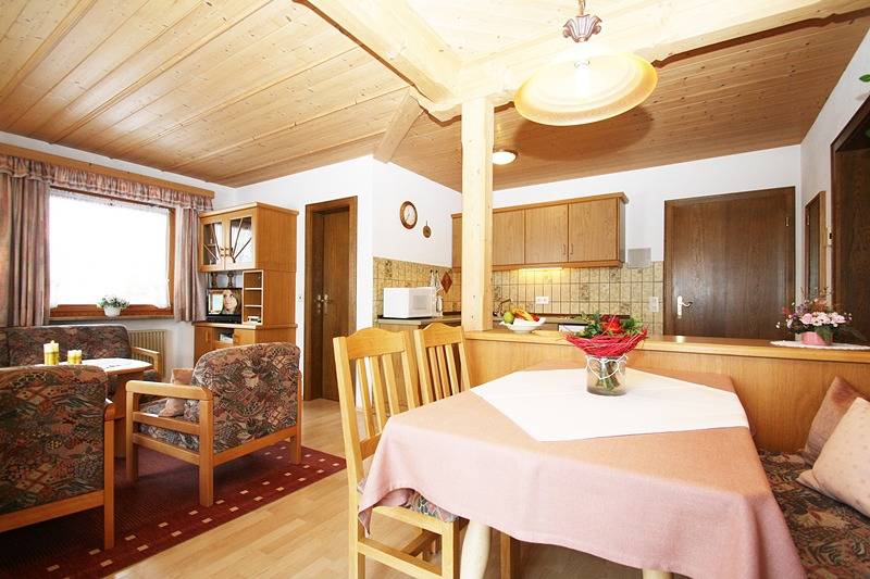 Geheel vakantieappartement, Ferienwohnungen Praxenthaler inkl. Chiemgaukarte - Holiday flat 1 Zellerbergblick 48sqm, south-east facing balcony, kitchenette, wifi, 3 pers. in Ruhpolding, Beierse Alpen
