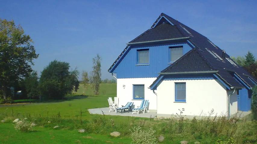 Ferienhaus für 9 Personen, mit Sauna und Terrasse sowie Garten in Kenz-Küstrow