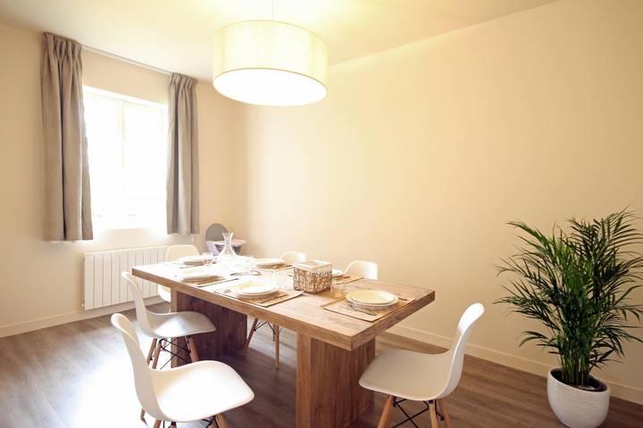 Gîte pour 6 personnes, avec terrasse et jardin
