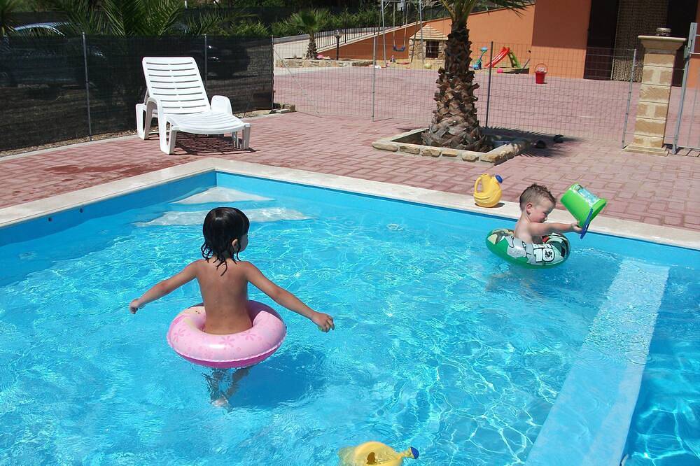 Villa Gioiosa 5Br Villa:Gated Pool, Pizza Oven, Bbq,Ac & Wifi, Perfect for Families in Favara, Agrigento Provinz