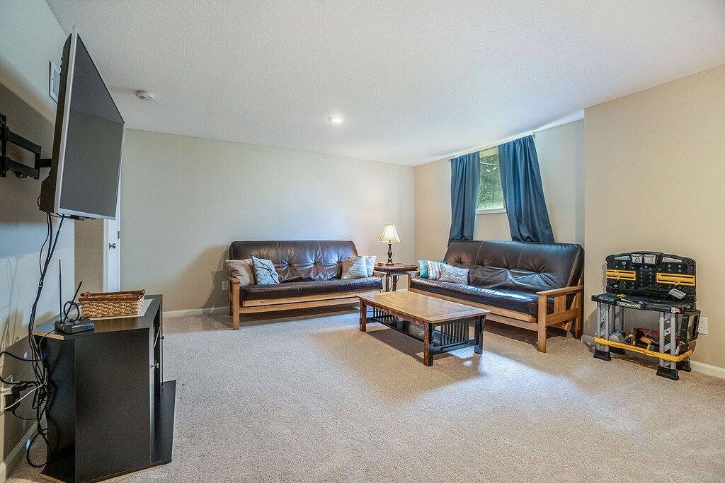 Lovely Home Near South Kansas City in Grandview, Missouri