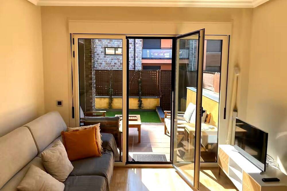 Entire apartment, Lower Llanes apartment with terrace - Casa Juanín in Llanes, Costa Verde (Spain)