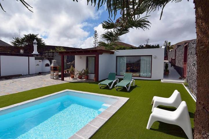 Gîte pour 6 personnes, avec jardin ainsi que piscine et balcon