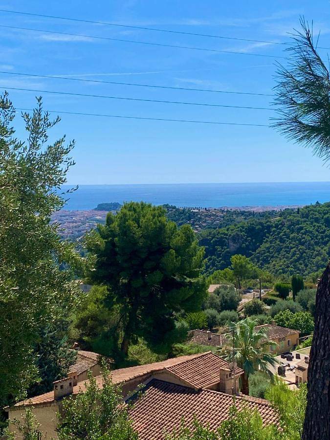 Location de vacances pour 6 personnes, avec jardin ainsi que piscine et vue, adapté aux familles à Tourrette-Levens - 3