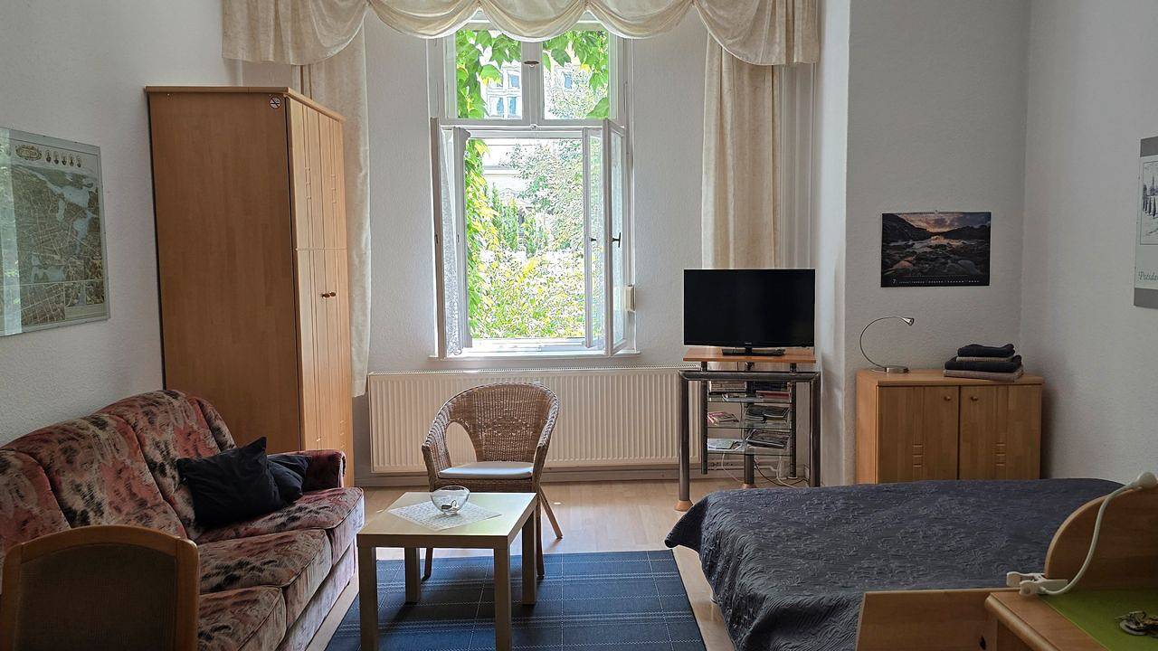 Ganze Ferienwohnung, Ferienwohnung für 2 Personen (30 m²) in Potsdam in Schloss Sanssouci, Potsdam und Umgebung