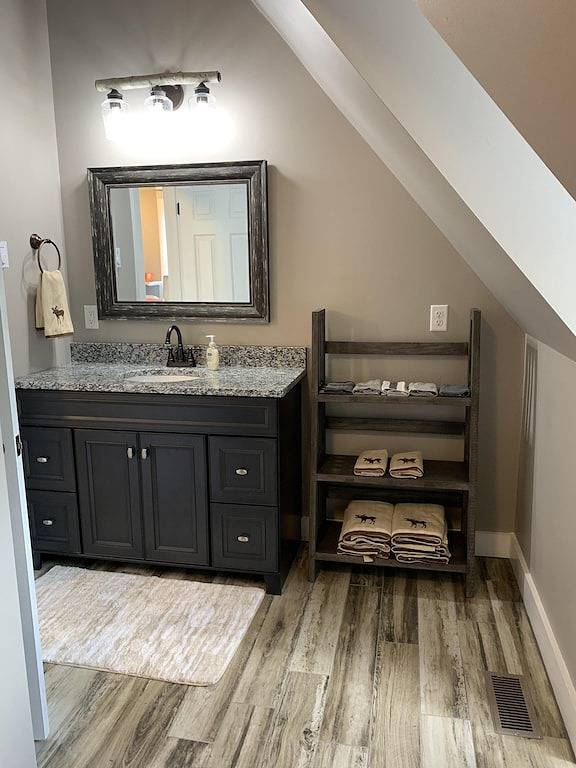 Frisch renoviert. Wunderschöner Rückzugsort mit Blick auf den saisonalen Wasserfall! Haustiere unter 25 Pfund in Jo Daviess County