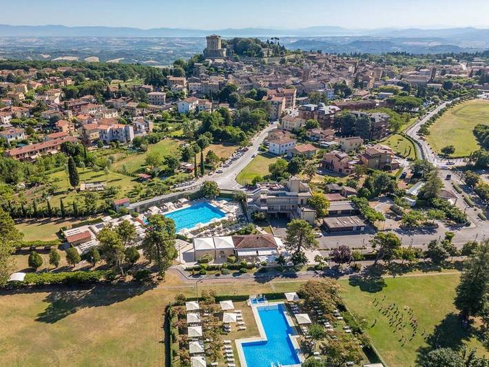 Glamping per 4 persone, con Idromassaggio e Terrazza nonché Piscina per bambini in Val d’Orcia