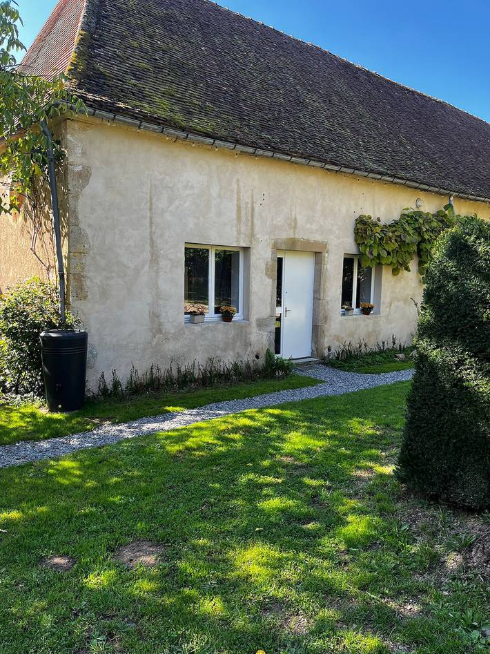 Gîte pour 4 personnes, avec piscine, animaux acceptés à Corancy