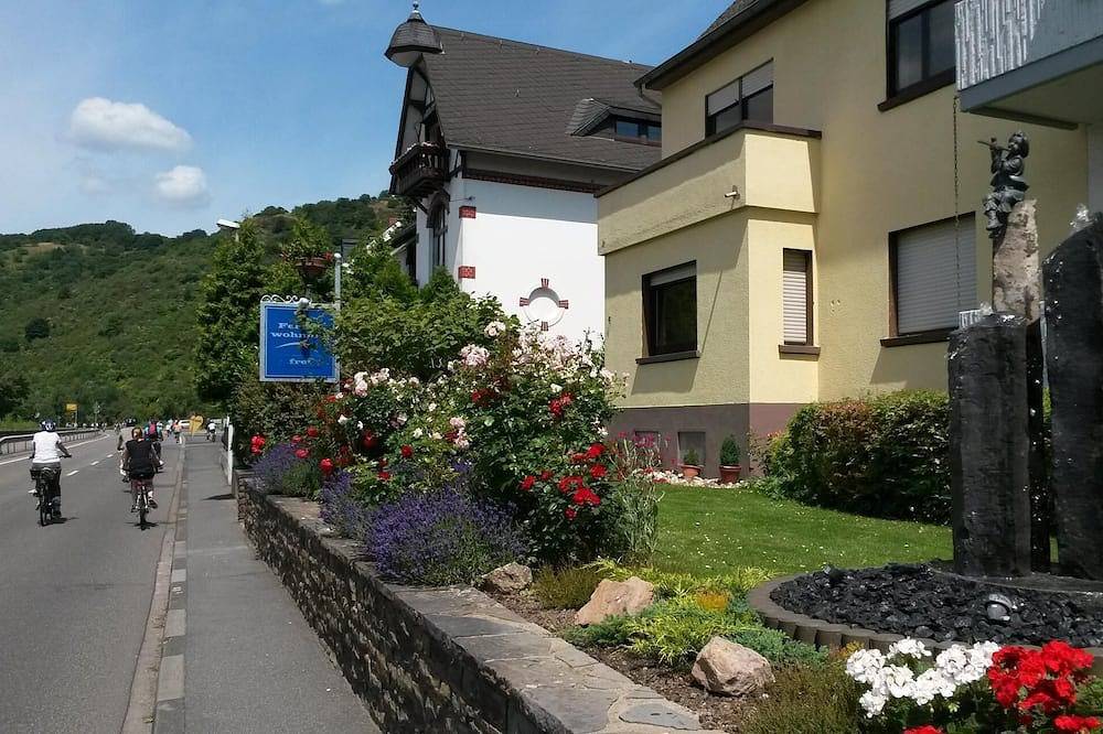 Ganze Wohnung, Schöne Ferienwohnung Balkon/Rheinblick: Rhein, Rheinsteig, Wandern Boxspringbett in Kamp-Bornhofen, Mittelrhein